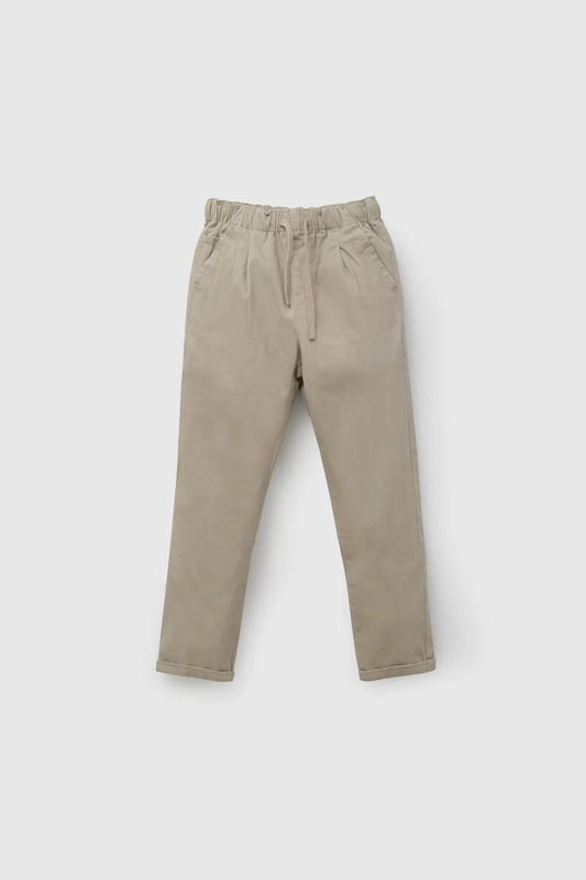 Pantalón gabardina niño café